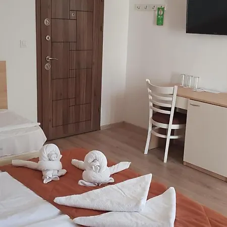 Mida Family לינה וארוחת בוקר אובזור