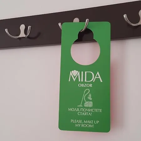 לינה וארוחת בוקר Mida Family אובזור